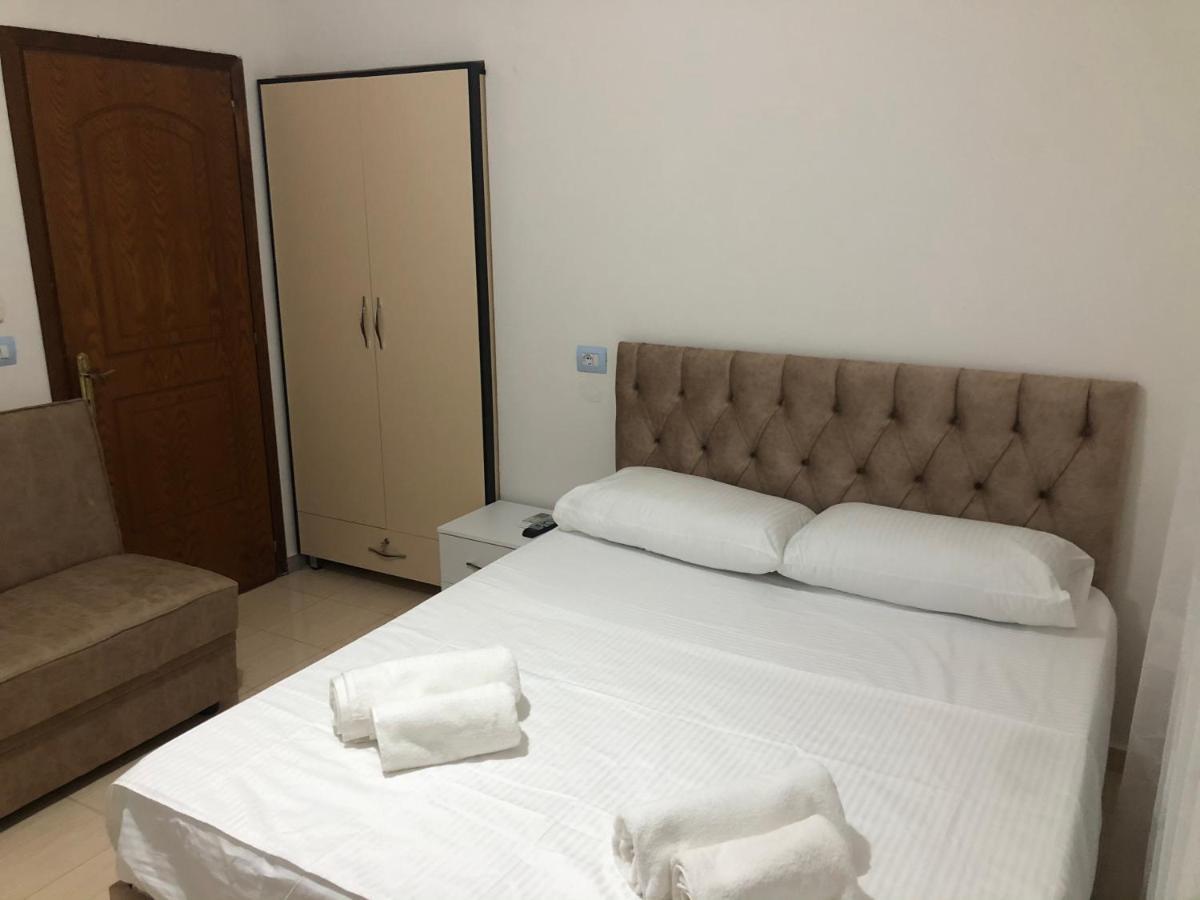 Elton Tafa Guesthouse Ksamil Esterno foto