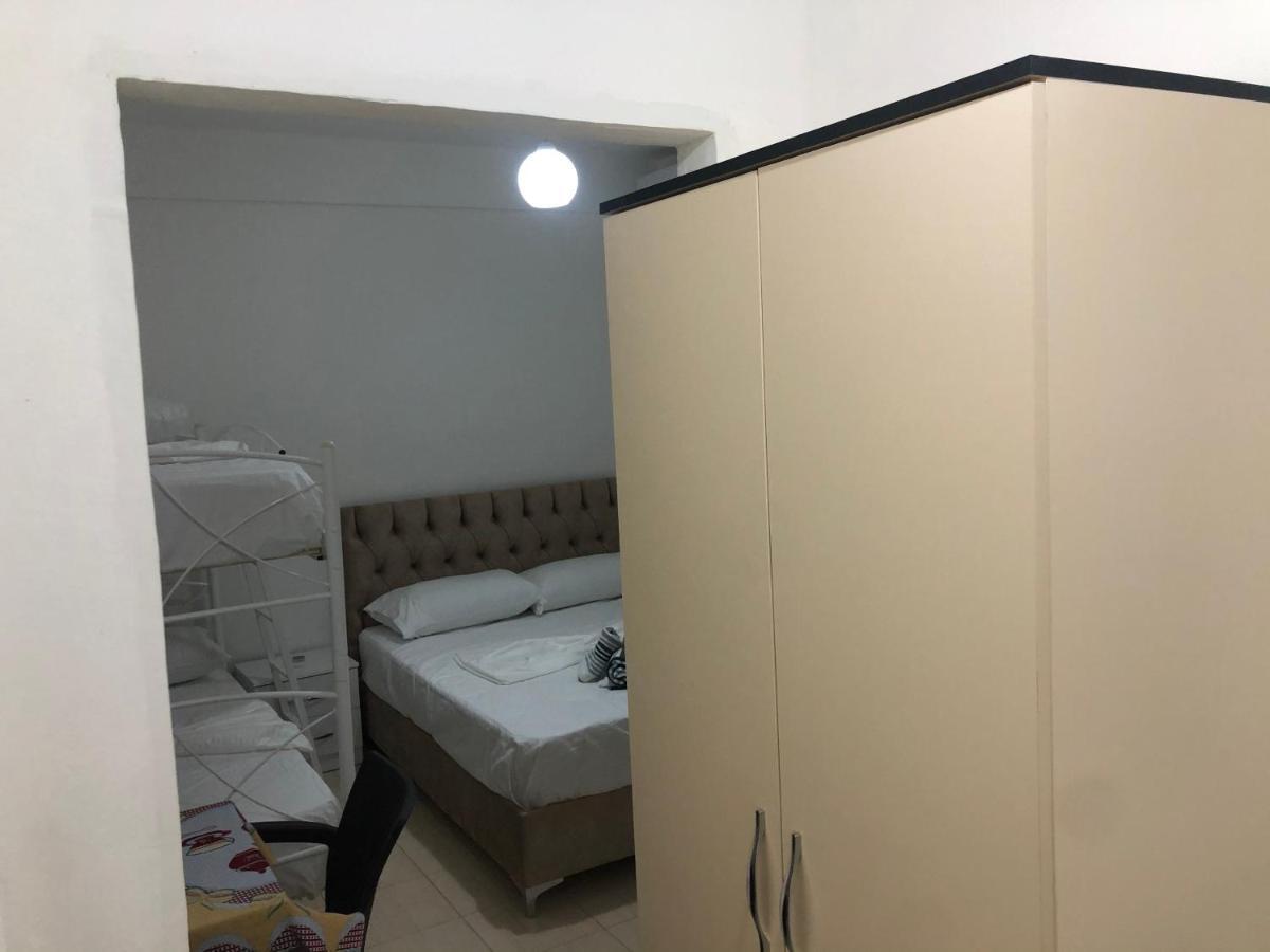 Elton Tafa Guesthouse Ksamil Esterno foto