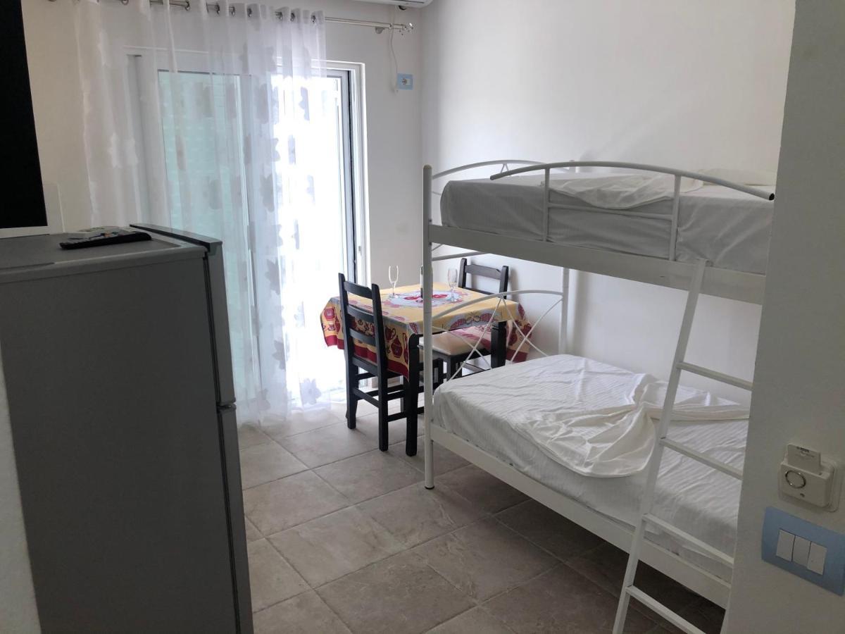 Elton Tafa Guesthouse Ksamil Esterno foto