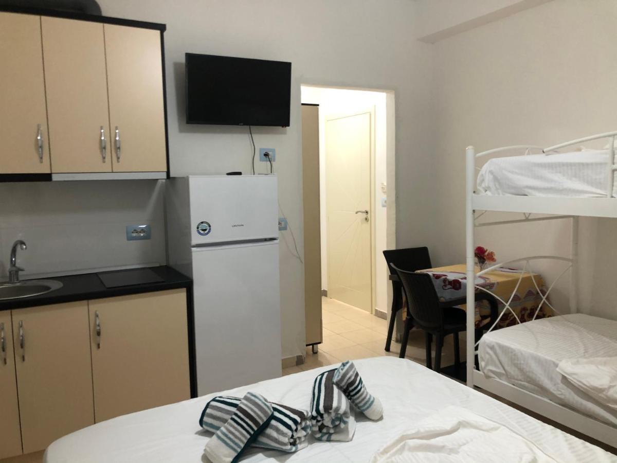 Elton Tafa Guesthouse Ksamil Esterno foto